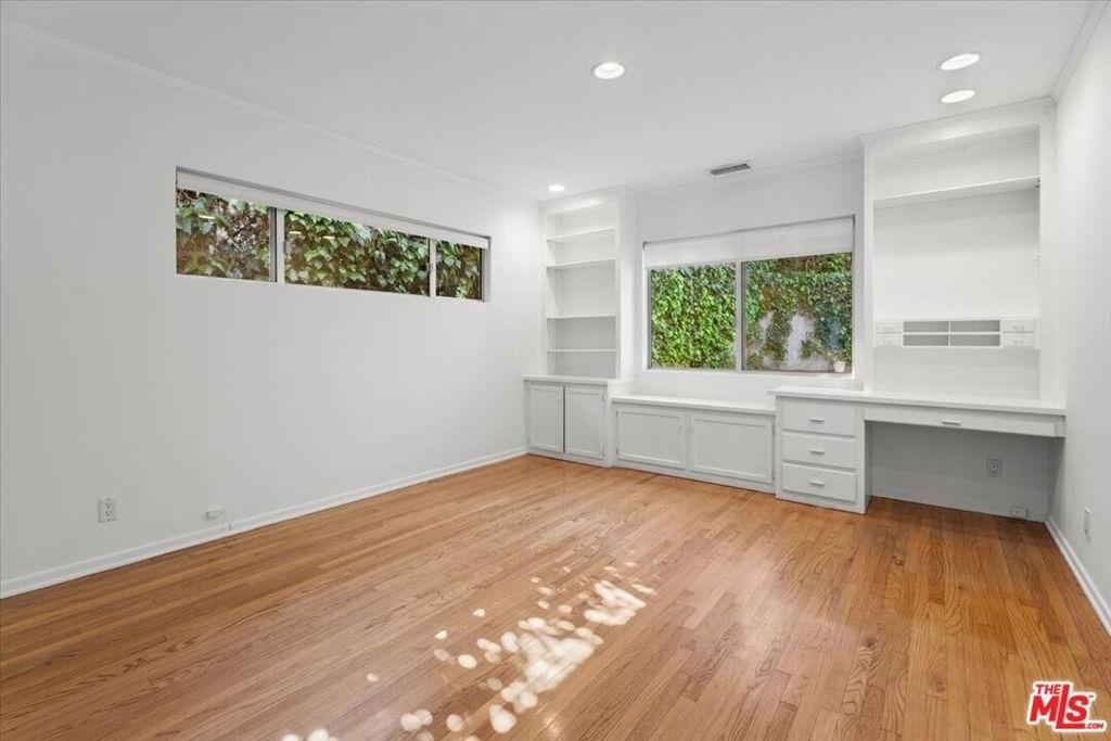 4031 Hollyline Avenue - Photo 18
