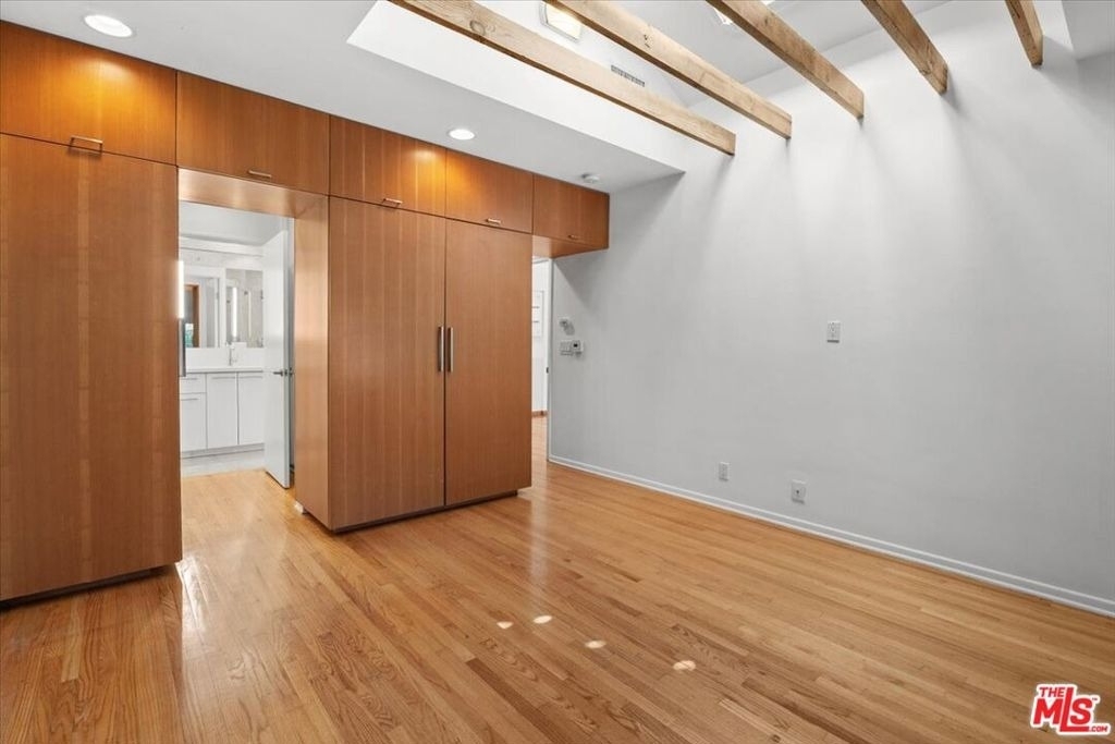 4031 Hollyline Avenue - Photo 16