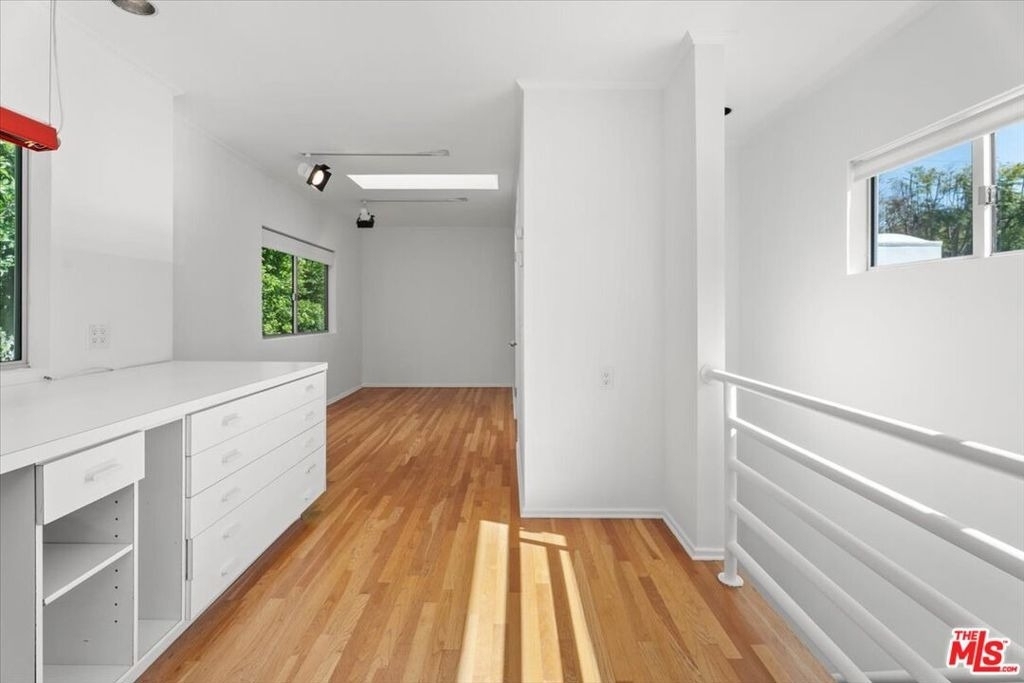 4031 Hollyline Avenue - Photo 21
