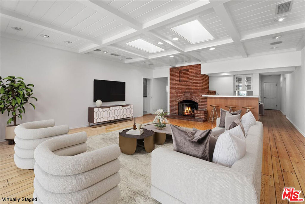 4031 Hollyline Avenue - Photo 7