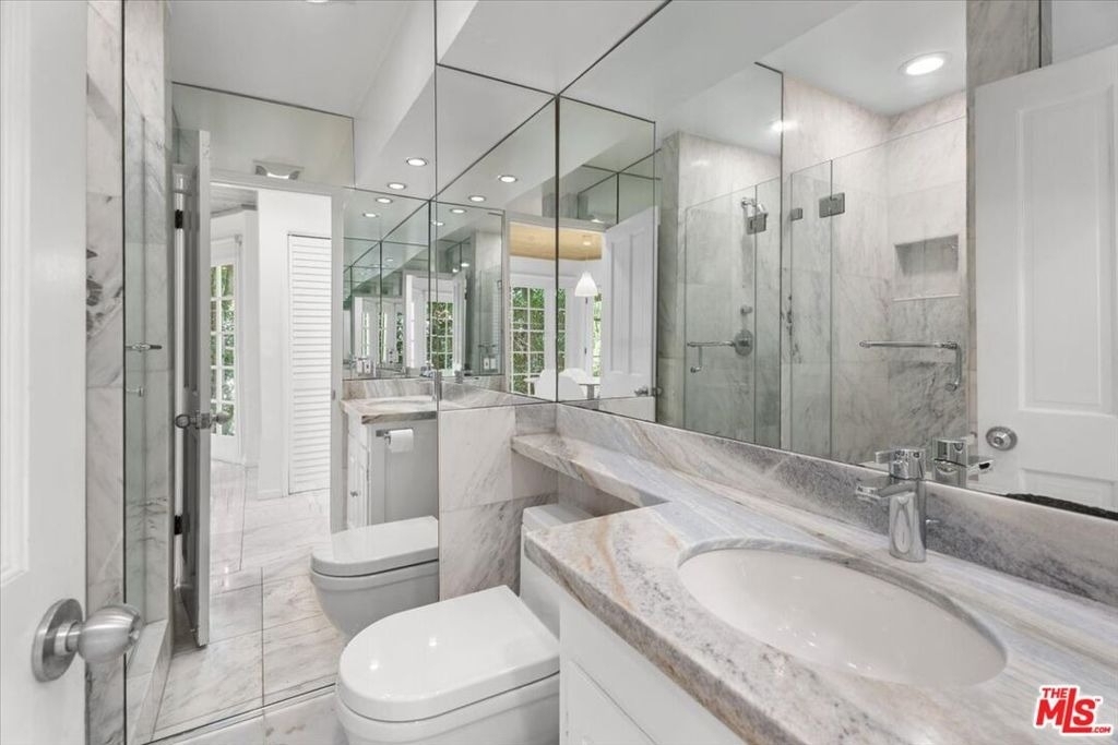 4031 Hollyline Avenue - Photo 12