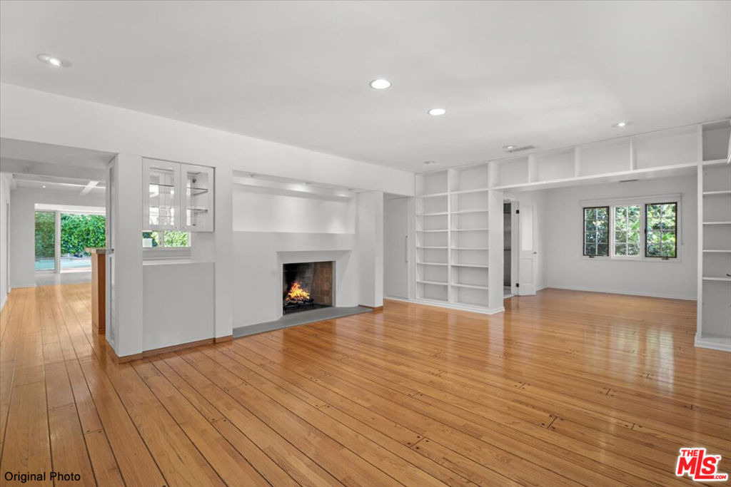 4031 Hollyline Avenue - Photo 2