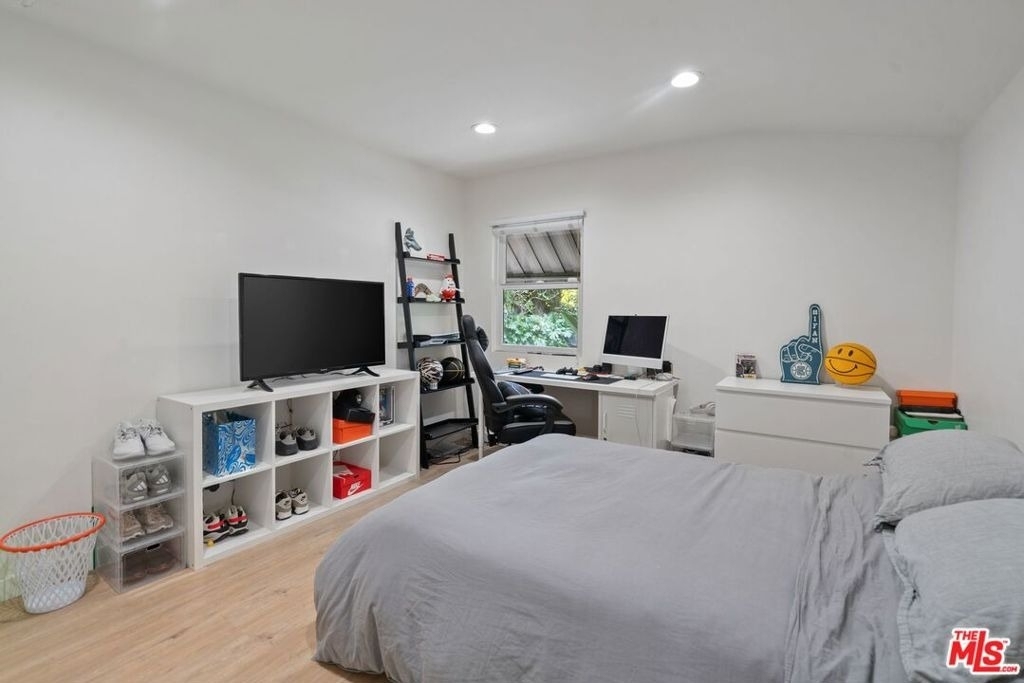 5211 Allott Avenue - Photo 12