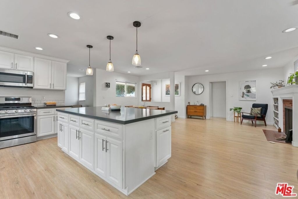 5211 Allott Avenue - Photo 7