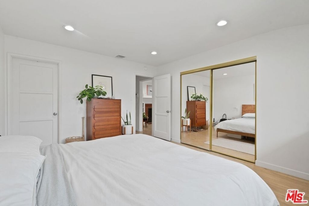 5211 Allott Avenue - Photo 10