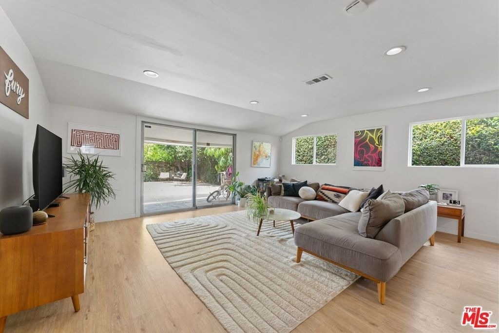 5211 Allott Avenue - Photo 4