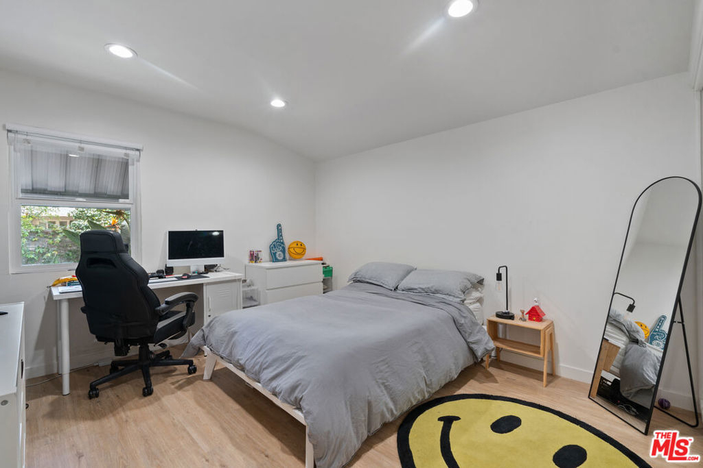 5211 Allott Avenue - Photo 11