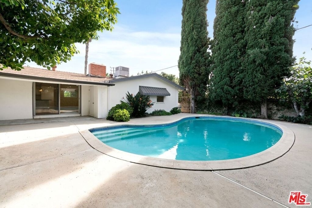 5211 Allott Avenue - Photo 16