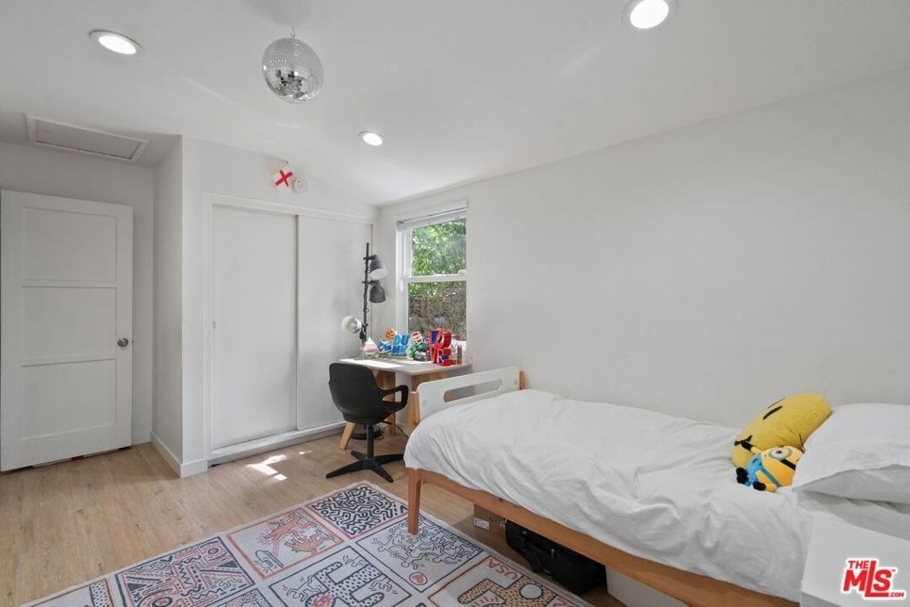 5211 Allott Avenue - Photo 13
