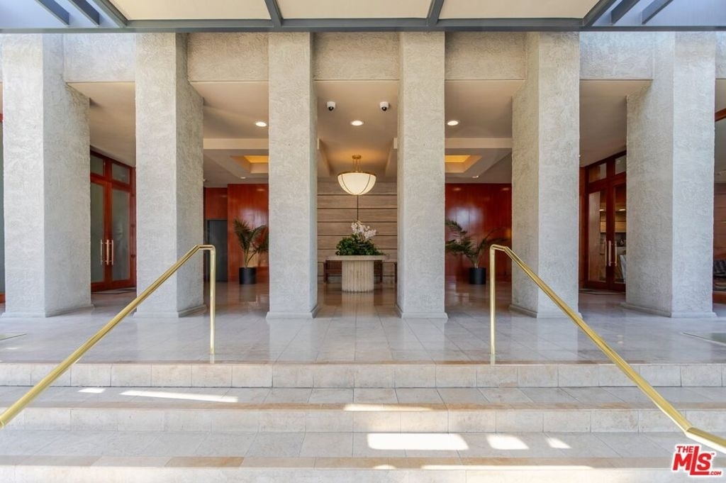 800 W 1st Street - Photo 4