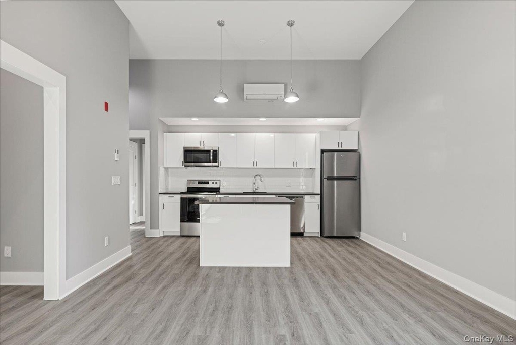 47 Beekman Avenue - Photo 3