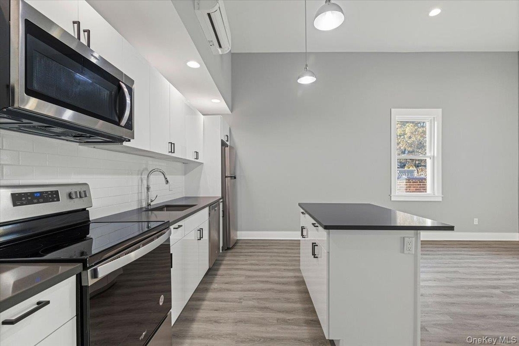 47 Beekman Avenue - Photo 2