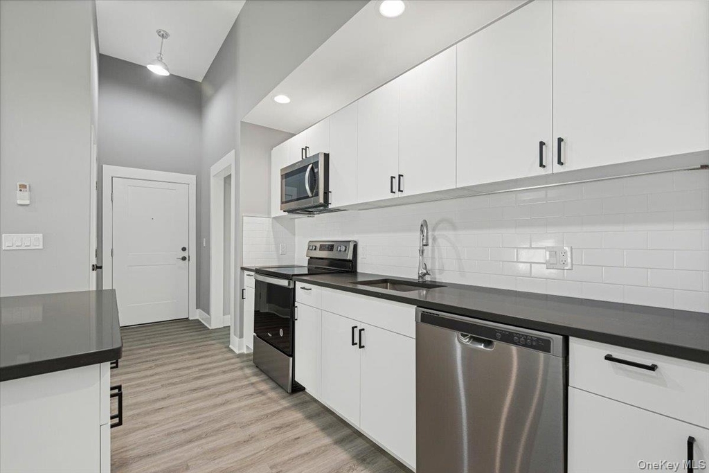 47 Beekman Avenue - Photo 5