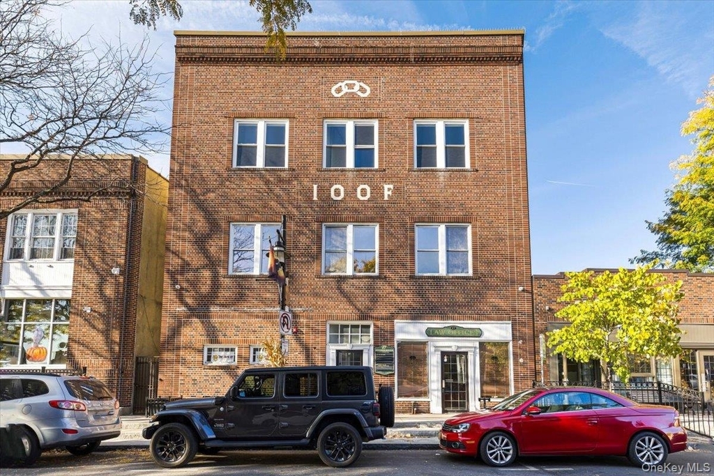 47 Beekman Avenue - Photo 0