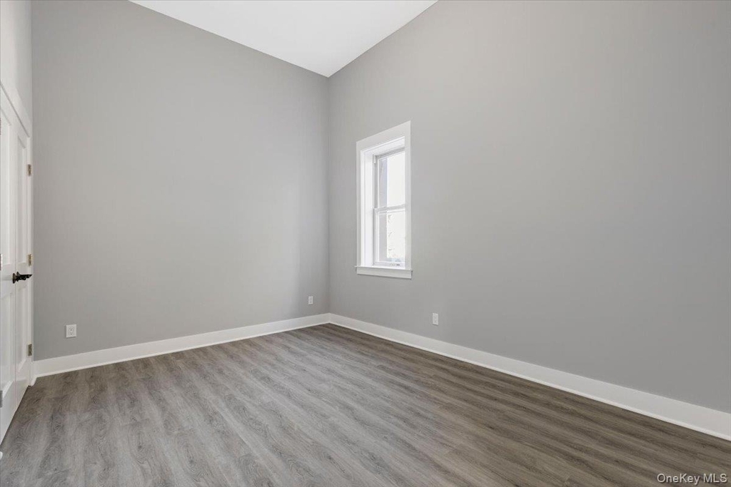 47 Beekman Avenue - Photo 4