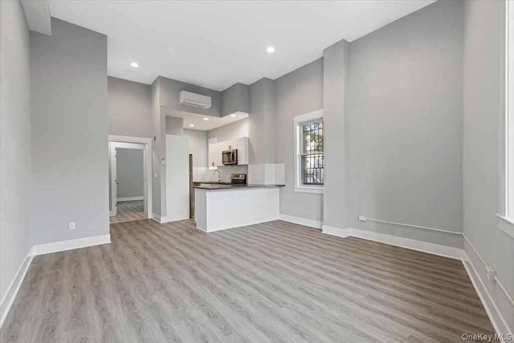 47 Beekman Avenue - Photo 2