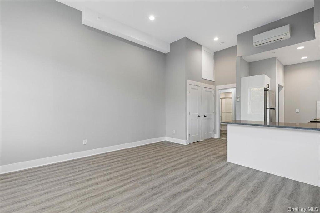 47 Beekman Avenue - Photo 3
