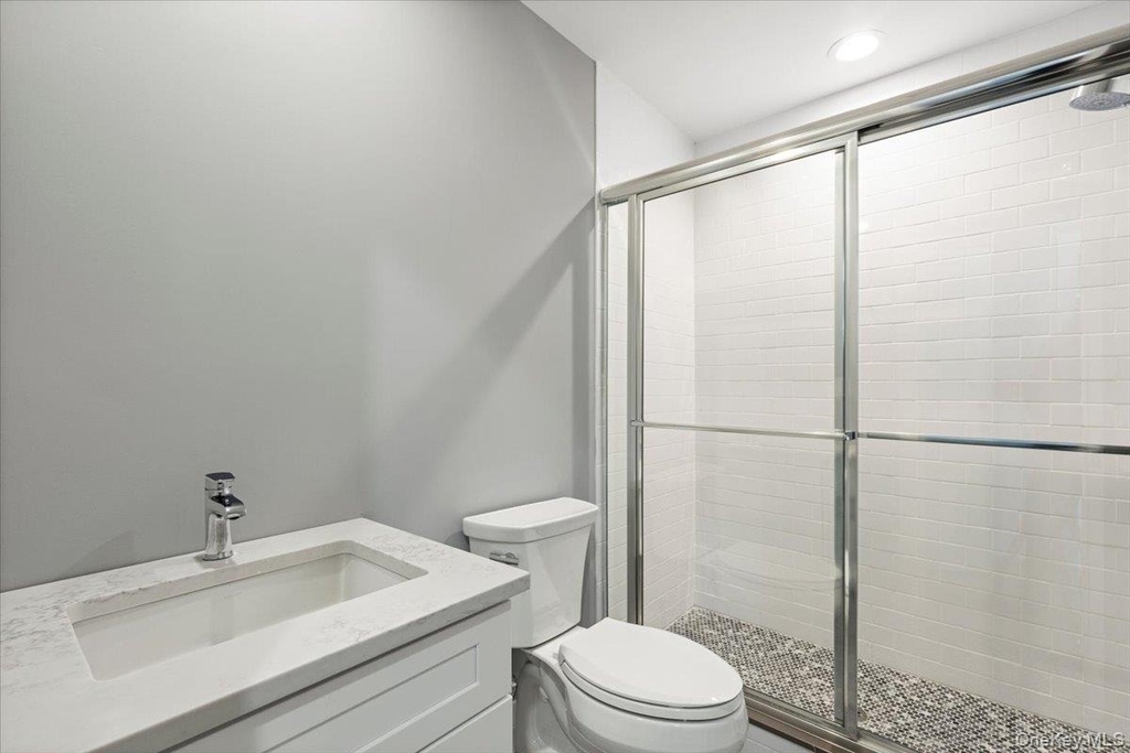 47 Beekman Avenue - Photo 6