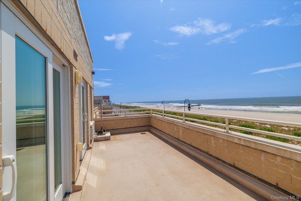 450 W Broadway - Photo 5