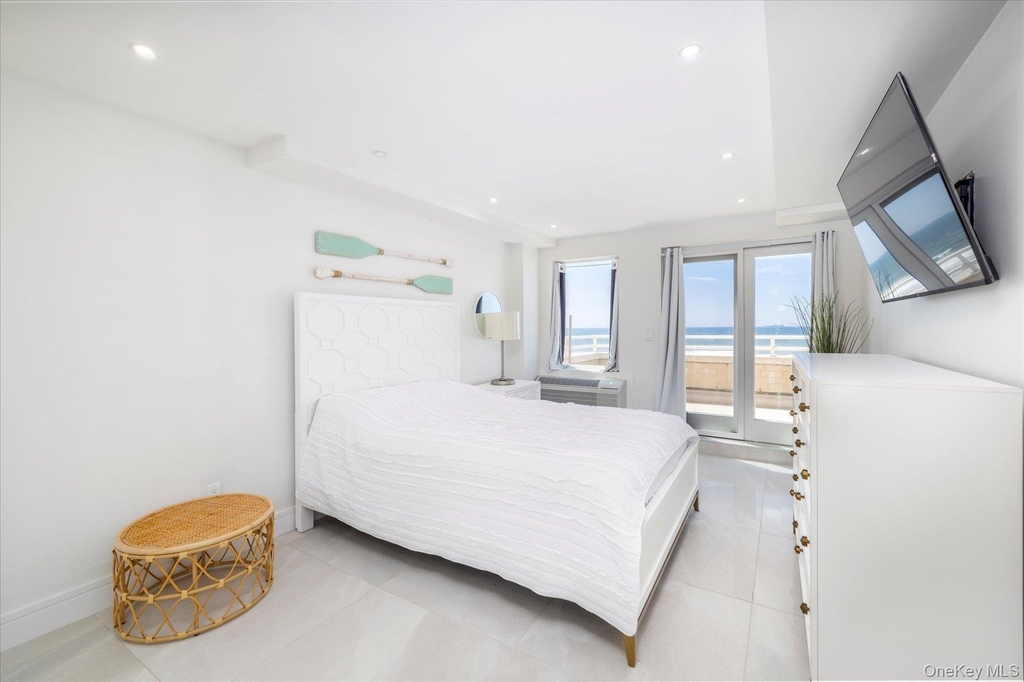 450 W Broadway - Photo 9