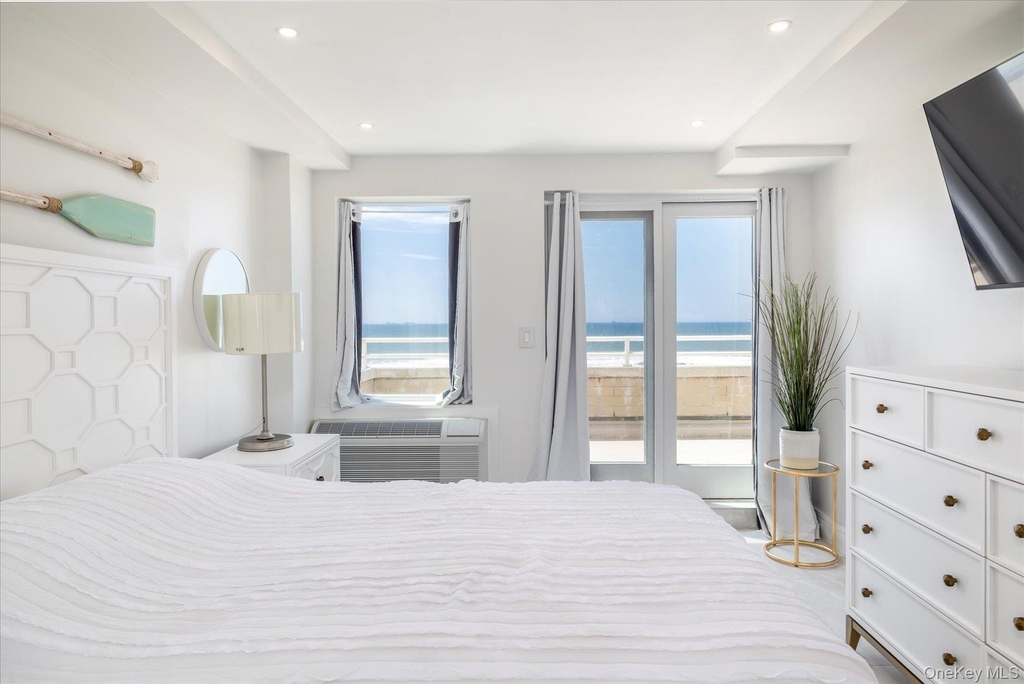 450 W Broadway - Photo 10