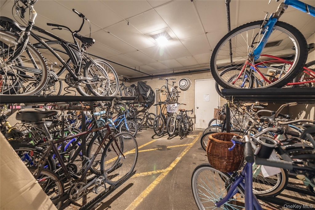 450 W Broadway - Photo 15