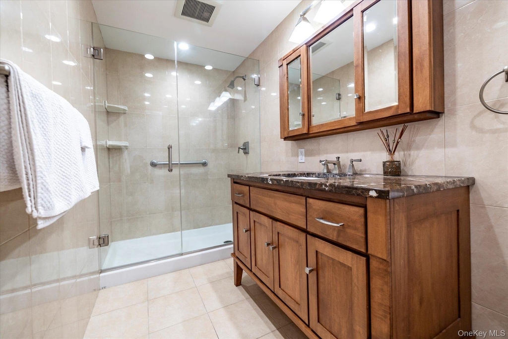 450 W Broadway - Photo 12