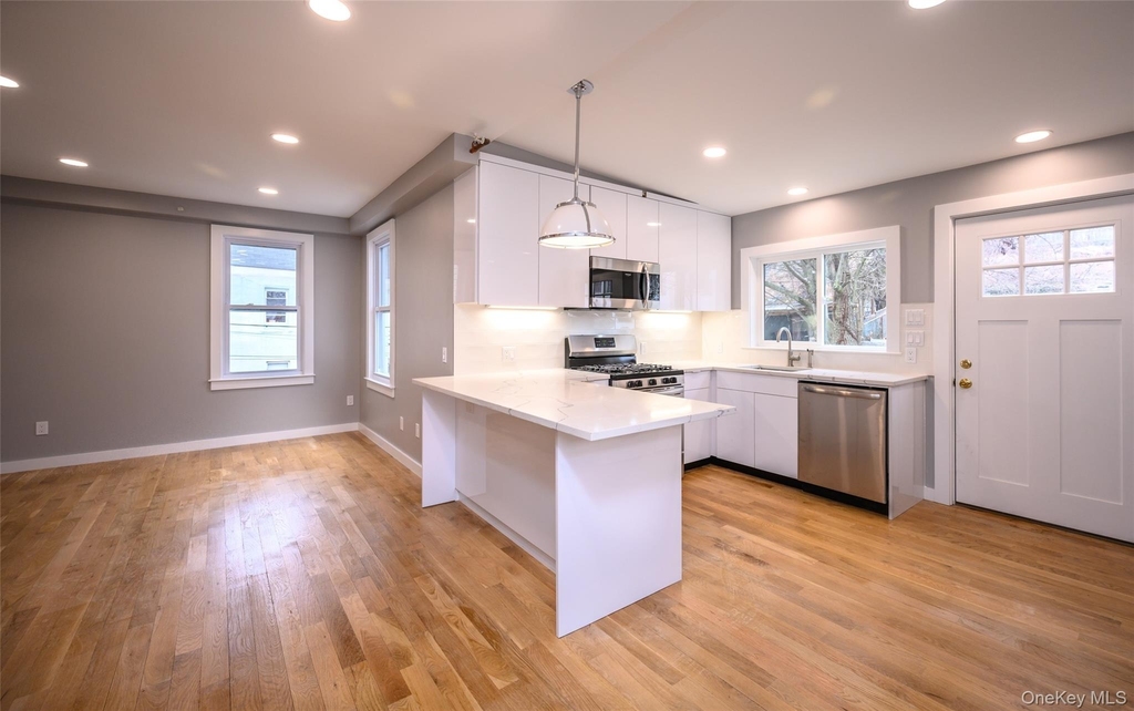 86 Main Street - Photo 3