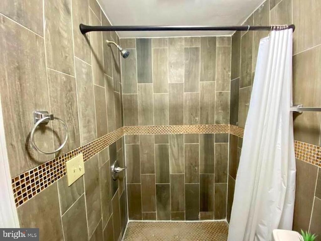 3215 Summer Street - Photo 2