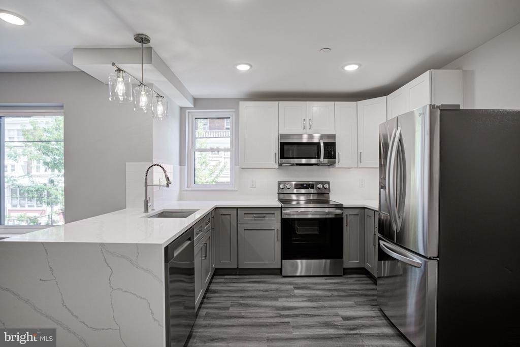 540 S 52nd Street - Photo 2