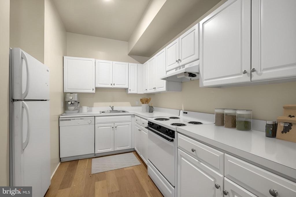 1220 Sansom Street - Photo 2