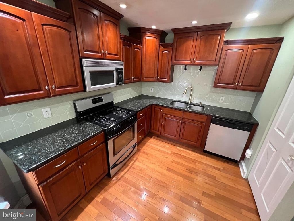 3204 Fanshawe St - Photo 3