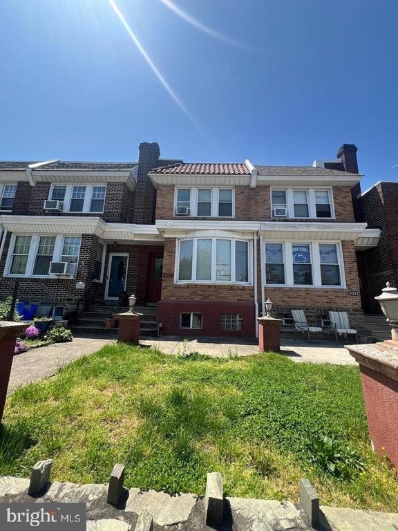 3204 Fanshawe St - Photo 0