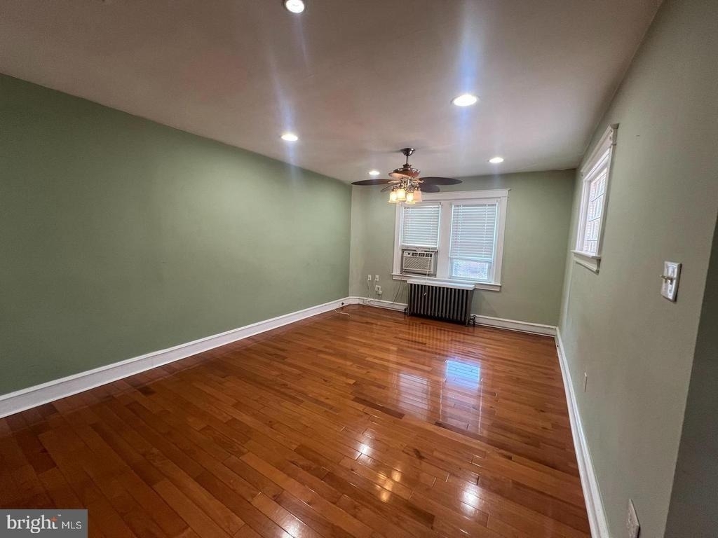 3204 Fanshawe St - Photo 2