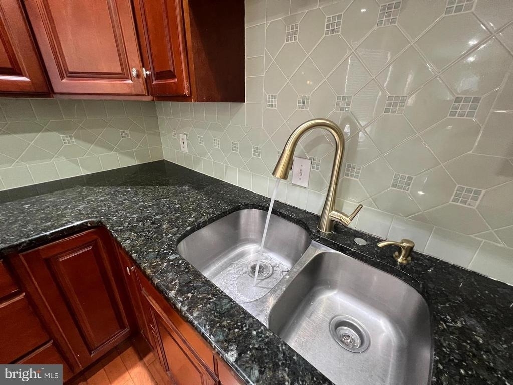 3204 Fanshawe St - Photo 8