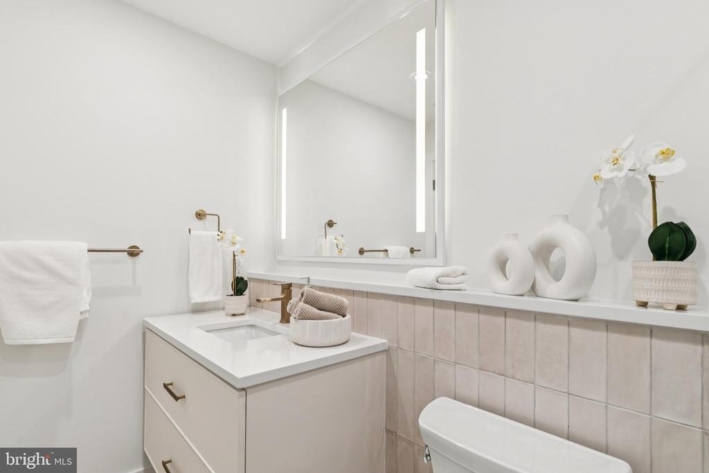20 W Allens Lane - Photo 1