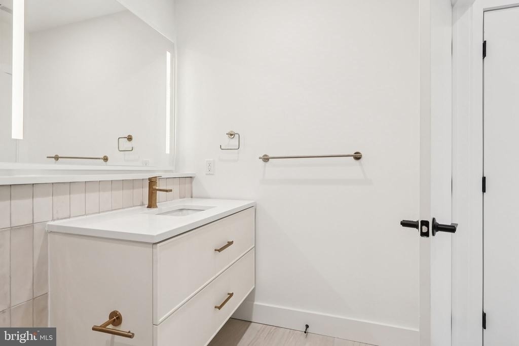 20 W Allens Lane - Photo 20