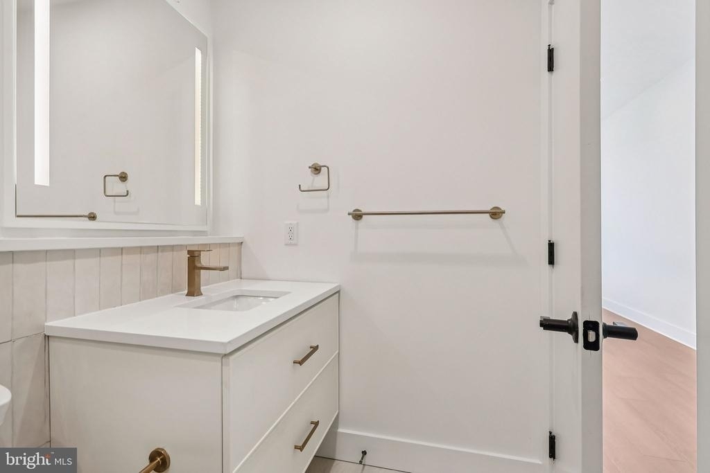 20 W Allens Lane - Photo 12