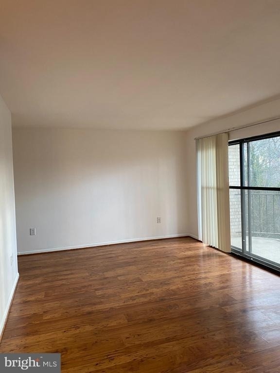 6998 Hanover Parkway - Photo 2