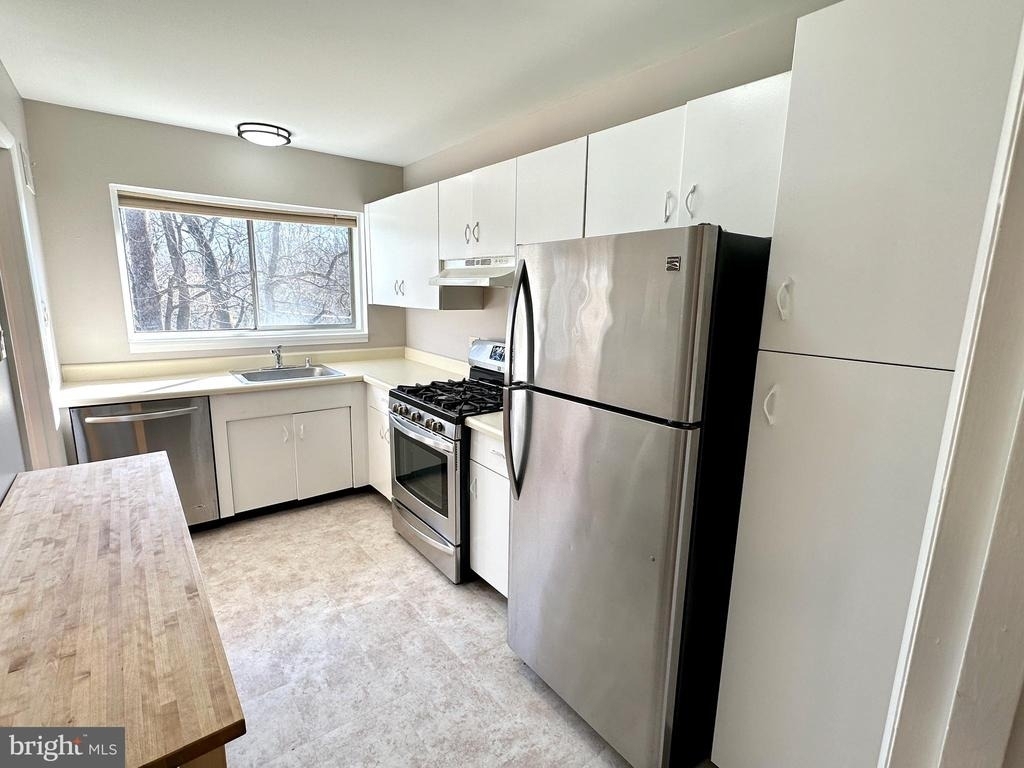10670 Weymouth Street - Photo 4