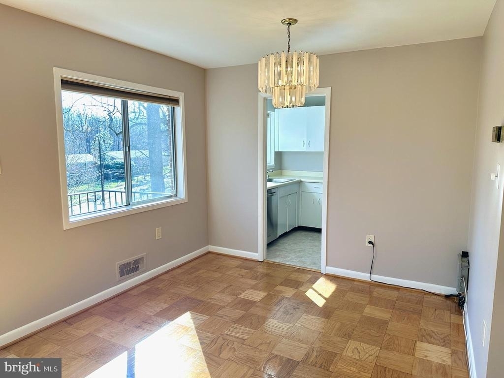 10670 Weymouth Street - Photo 2
