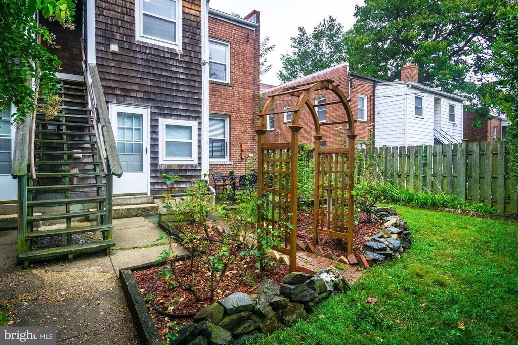 2335 40th Street Nw - Photo 18