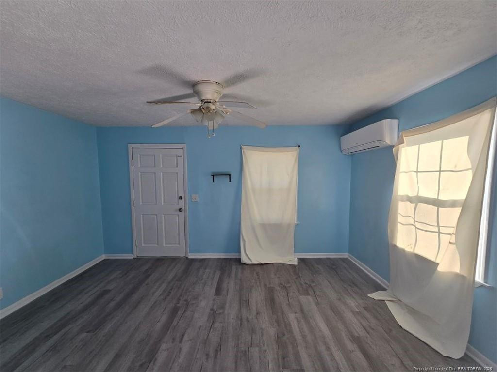 1547 Center Street - Photo 2