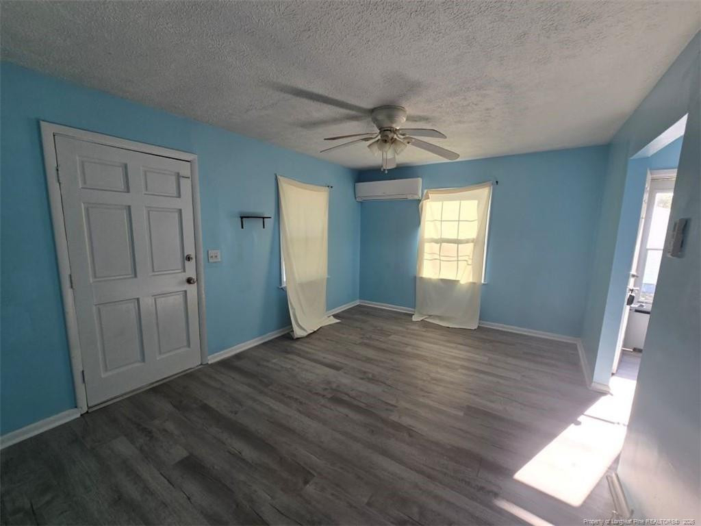 1547 Center Street - Photo 3