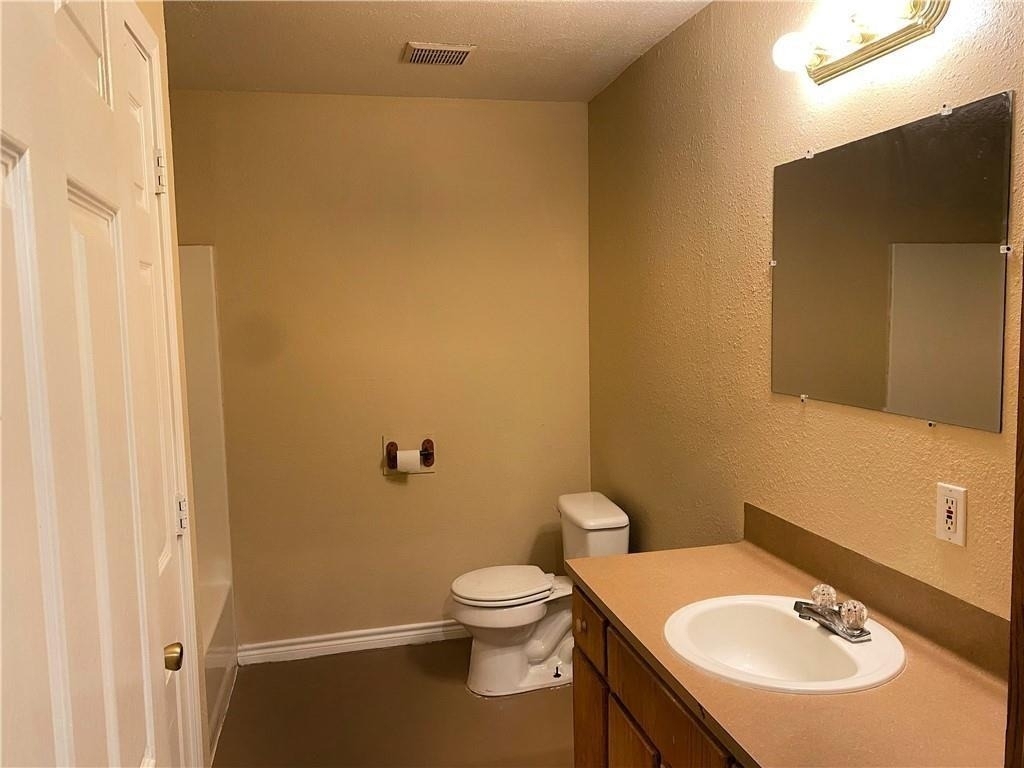 204 Hall St - Photo 6