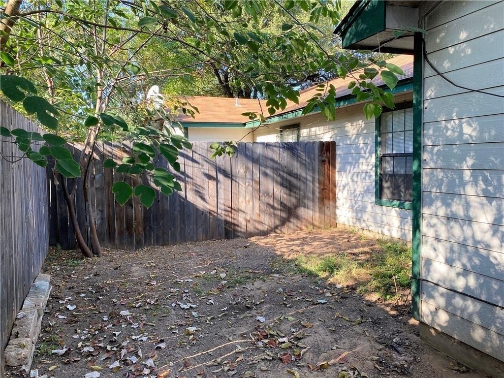 204 Hall St - Photo 8