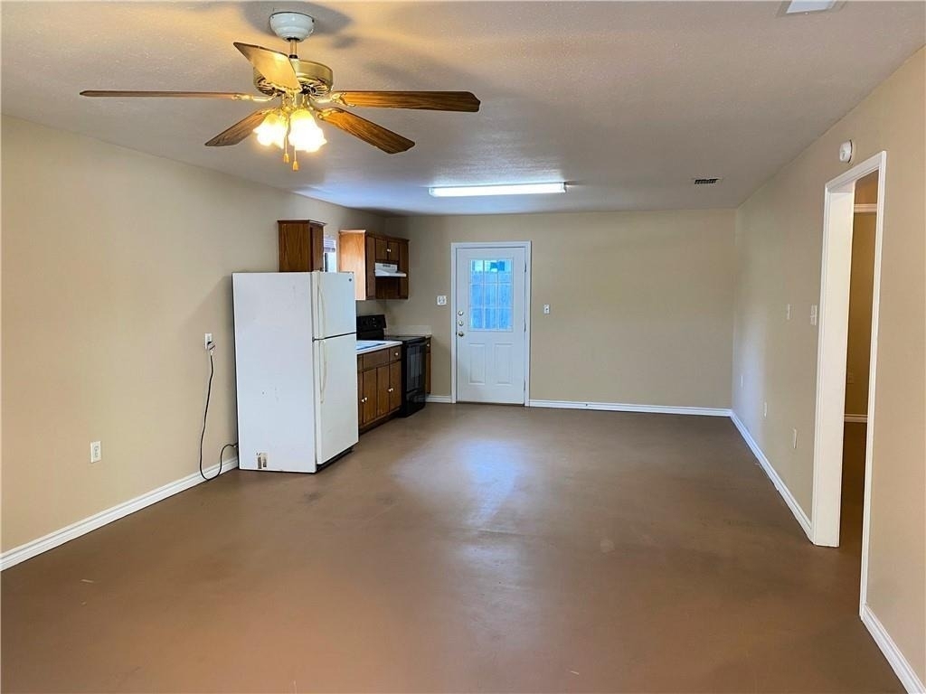204 Hall St - Photo 1