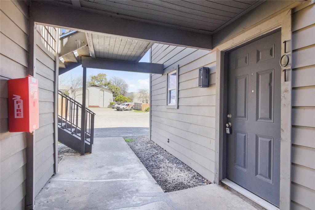 2707 Windswept Cv - Photo 1