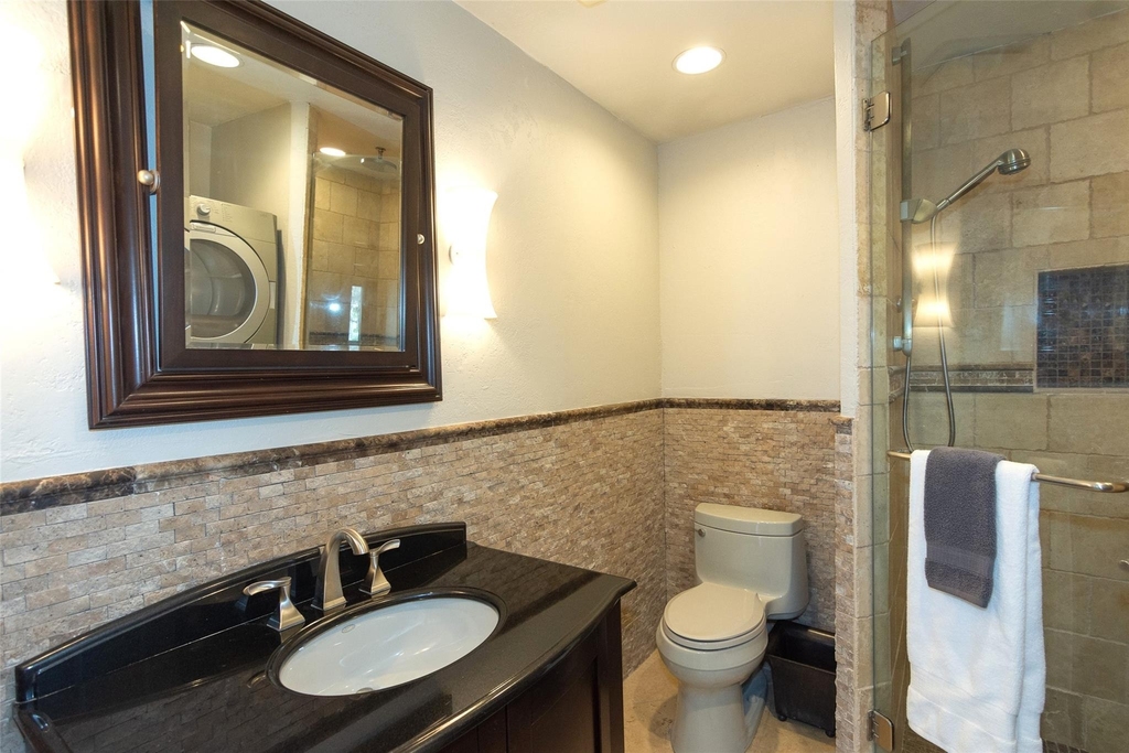 2410 Enfield Rd - Photo 32