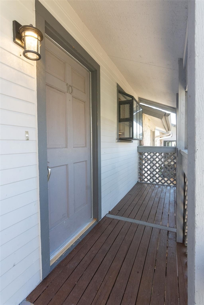 2410 Enfield Rd - Photo 36